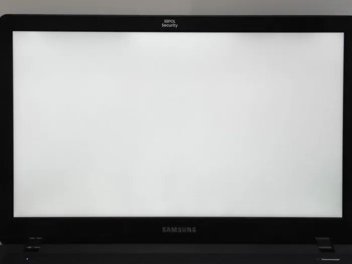 Ноутбук Samsung NP370E5L / 15.6" (1920x1080) TN / Intel Core i7-6700HQ (4 (8) ядра по 2.6 - 3.5 GHz) / 8 GB DDR4 / 120 GB SSD / nVidia GeForce 920MX, 2 GB GDDR5, 64-bit / WebCam б/в - зображення 3