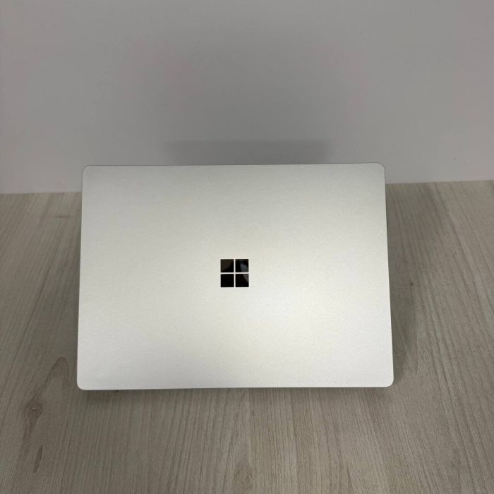 Ультрабук Microsoft Surface Laptop 3 / 13.5" (2256x1504) IPS Touch / Intel Core i5-1035G7 (4 (8) ядра по 1.2 - 3.7 GHz) / 8 GB DDR4 / 256 GB SSD NVMe / Intel Iris Plus Graphics / WebCam б/в - зображення 3