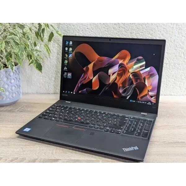 Ноутбук Б-клас Lenovo ThinkPad T570 / 15.6" (1920x1080) TN / Intel Core i5-7300U (2 (4) ядра по 2.6 - 3.5 GHz) / 8 GB DDR4 / 256 GB SSD / Intel HD Graphics 620 / WebCam б/в - зображення 4