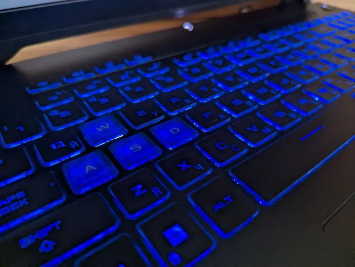 Ігровий ноутбук Asus FA507 / 15.6" (1920x1080) IPS / AMD Ryzen 9 7940HS (8 (16) ядер по 4.0 - 5.2 GHz) / 16 GB DDR5 / 500 GB SSD / nVidia GeForce RTX 4050, 6 GB GDDR6, 96-bit / WebCam / Windows 11 б/в - зображення 6