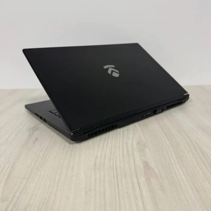 Ігровий ноутбук Eluktronics MAG-15 2070 / 15.6" (1920x1080) IPS / Intel Core i7-9750H (6 (12) ядер по 2.6 - 4.5 GHz) / 16 GB DDR4 / 512 GB SSD / nVidia GeForce RTX 2070 Max-Q, 8 GB GDDR6, 256-bit / WebCam б/в - зображення 6