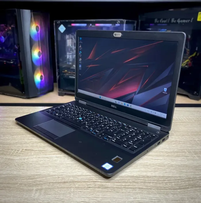 Ноутбук Dell Latitude E5570 / 15.6" (1366x768) TN / Intel Core i5-6200U (2 (4) ядра по 2.3 - 2.8 GHz) / 8 GB DDR4 / 256 GB SSD / Intel HD Graphics 520 / WebCam б/в - зображення 3