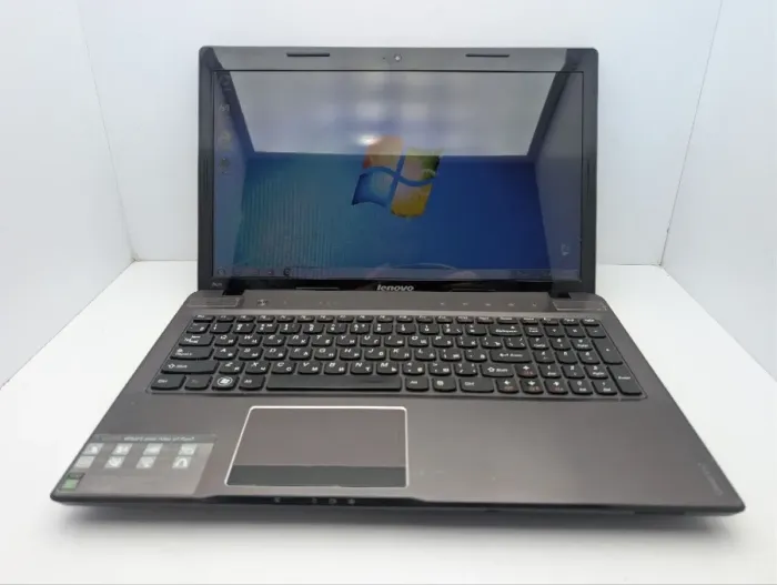 Ноутбук Lenovo IdeaPad Z575 / 15.6" (1366x768) TN / AMD A4-3300M (2 ядра по 1.9 - 2.5 GHz) / 8 GB DDR3 / 500 GB HDD / AMD Radeon Graphics 6480G / WebCam / DVD-ROM б/в - зображення 2