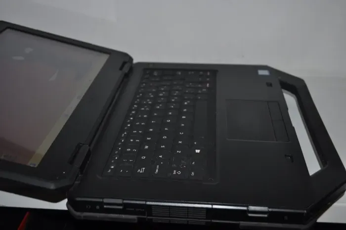Захищений ноутбук Б-клас Dell Latitude 5414 Rugged / 14" (1366x768) TN / Intel Core i5-6300U (2 (4) ядра по 2.4 - 3.0 GHz) / 16 GB DDR4 / 256 GB SSD / Intel HD Graphics 520 / WebCam / Windows 11 Pro б/в - зображення 6