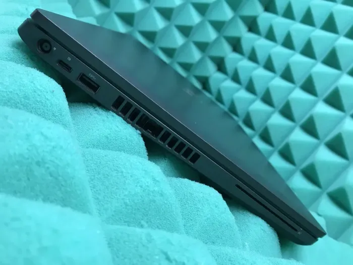 Ноутбук Б-клас Dell Latitude 5500 / 15.6" (1920x1080) IPS / Intel Core i5-8365U (4 (8) ядра по 1.6 - 4.1 GHz) / 16 GB DDR4 / 256 GB SSD M.2 / Intel UHD Graphics 620 / WebCam / USB 3.1 / HDMI / Windows 10 б/в - зображення 5