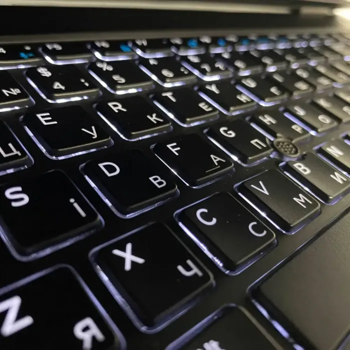 Мобільна робоча станція Dell Precision 7540 / 15,6" (1920x1080) IPS / Intel Core i5-9400H (4 (8) ядра по 2,5 - 4,3 ГГц) / 16 ГБ DDR4 / 256 ГБ SSD / nVidia Quadro T2000, 4 ГБ GDDR5, 128-біт / Fingerprint / HDMI б/в - зображення 6