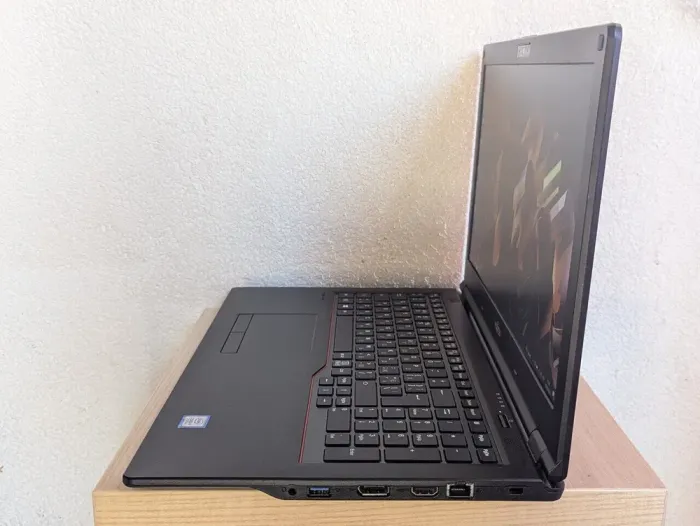 Ноутбук Fujitsu LifeBook E458 / 15.6" (1920x1080) TN / Intel Core i5-7300U (2 (4) ядра по 2.6 - 3.5 GHz) / 8 GB DDR4 / 128 GB SSD / Intel HD Graphics 620 / WebCam б/в - зображення 6