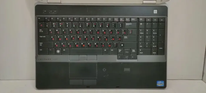 Ноутбук Б-клас Dell Latitude E6530 / 15.6" (1366x768) TN / Intel Core i5-3210M (2 (4) ядра по 2.5 - 3.1 GHz) / 4 GB DDR3 / 120 GB SSD / Intel HD Graphics 4000 / WebCam б/в - зображення 4