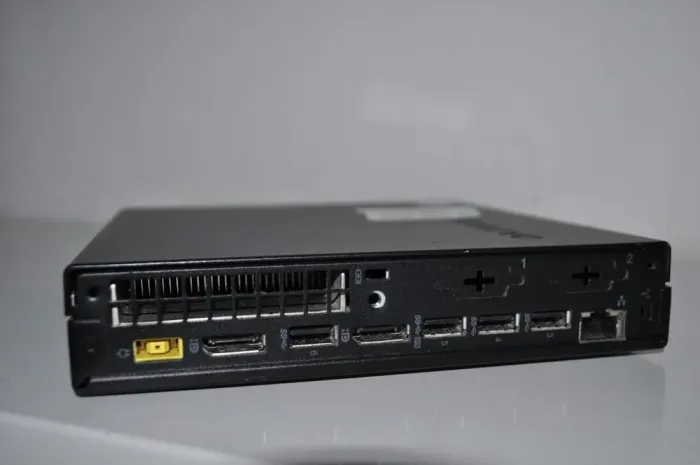 Неттоп Lenovo ThinkCentre M710q Tiny USFF / Intel Core i3-7100T (2 (4) ядра по 3.4 GHz) / 8 GB DDR4 / 120 GB SSD M.2 / Intel HD Graphics 630 / Windows 11 Pro б/в - зображення 5