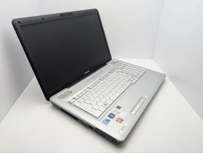 Ноутбук Toshiba Satellite L550 / 17.3" (1600x900) TN / Intel Core i3-330M (2 (4) ядра по 2.13 GHz) / 6 GB DDR3 / 320 GB HDD / AMD Radeon HD 4650, 1 GB GDDR3, 128-bit / WebCam / DVD-ROM б/в - зображення 6