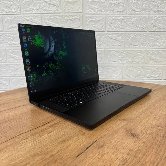 Ігровий ноутбук Б-клас Razer Blade 15 RZ09-0300 / 15.6" (1920x1080) IPS / Intel Core i7-9750H (6 (12) ядер по 2.6 - 4.5 GHz) / 16 GB DDR4 / 120 GB SSD + 1000 GB HDD / nVidia GeForce GTX 1660 Ti, 6 GB GDDR6, 192-bit / WebCam б/в - зображення 4