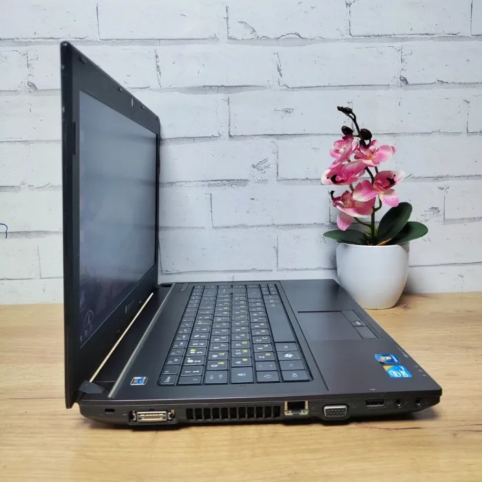 Ноутбук Gateway ZQ3B / 14" (1366x768) TN / Intel Core i3-350M (2 (4) ядра по 2.26 GHz) / 8 GB DDR3 / 128 GB SSD / Intel HD Graphics / WebCam / DVD-ROM б/в - зображення 2