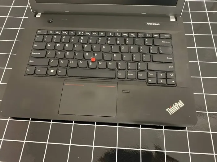 Ноутбук Б-клас Lenovo ThinkPad E440 / 14" (1366x768) TN / Intel Core i3-4000M (2 (4) ядра по 2.4 GHz) / 8 GB DDR3 / 500 GB HDD / Intel HD Graphics 4600 / WebCam / DVD-RW / HDMI б/в - зображення 4