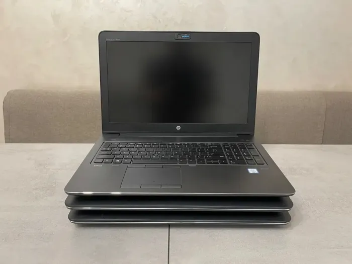 Робоча станція HP ZBook 15 G3 / 15.6" TN / Core i7-6700HQ (4(8) ядра по 2.6-3.5GHz) / 16GB DDR4 / 512GB SSD / Quadro M1000M, 2GB  / WebCam б/в - зображення 5