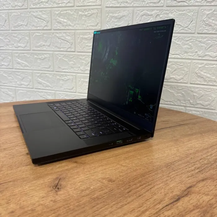Ігровий ноутбук Б-клас Razer Blade 15 RZ09-0300 / 15.6" (1920x1080) IPS / Intel Core i7-9750H (6 (12) ядер по 2.6 - 4.5 GHz) / 16 GB DDR4 / 120 GB SSD + 1000 GB HDD / nVidia GeForce GTX 1660 Ti, 6 GB GDDR6, 192-bit / WebCam б/в - зображення 5