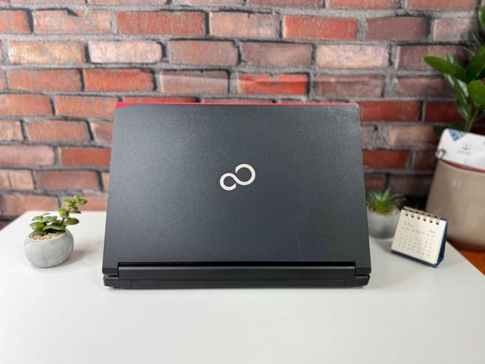 Ноутбук Fujitsu LifeBook E546 / 14" (1366x768) TN / Intel Core i3-6100U (2 (4) ядра по 2.3 GHz) / 8 GB DDR4 / 256 GB SSD / Intel HD Graphics 520 / WebCam б/в - зображення 6