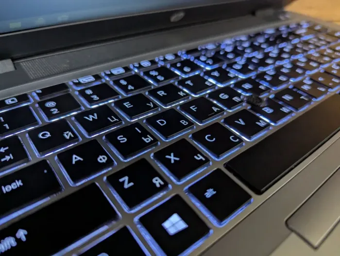 Ультрабук HP EliteBook 840 G3 / 14" (1366x768) TN / Intel Core i5-6300U (2 (4) ядра по 2.4 - 3.0 GHz) / 8 GB DDR4 / 240 GB SSD / Intel HD Graphics 520 / TouchID / WebCam / Windows 10 б/в - зображення 6