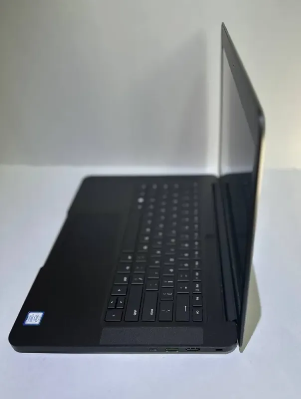 Ігровий ноутбук Razer Blade 14 RZ09-0195 / 14" (1920x1080) IPS / Intel Core i7-7700HQ (4 (8) ядра по 2.8 - 3.8 GHz) / 16 GB DDR4 / 512 GB SSD NVMe / nVidia GeForce GTX 1060, 6 GB GDDR5, 192-bit / WebCam / Win 11 б/в - зображення 5