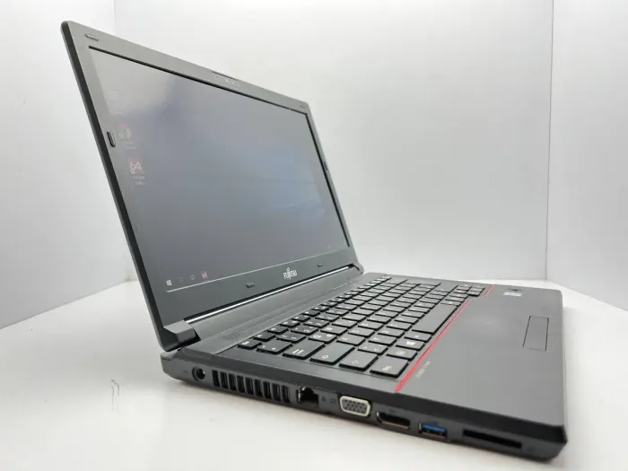 Ноутбук Fujitsu LifeBook E546 / 14" (1920x1080) TN / Intel Core i5-6200U (2 (4) ядра по 2.3 - 2.8 GHz) / 8 GB DDR4 / 240 GB SSD / Intel HD Graphics 520 / WebCam б/в - зображення 3