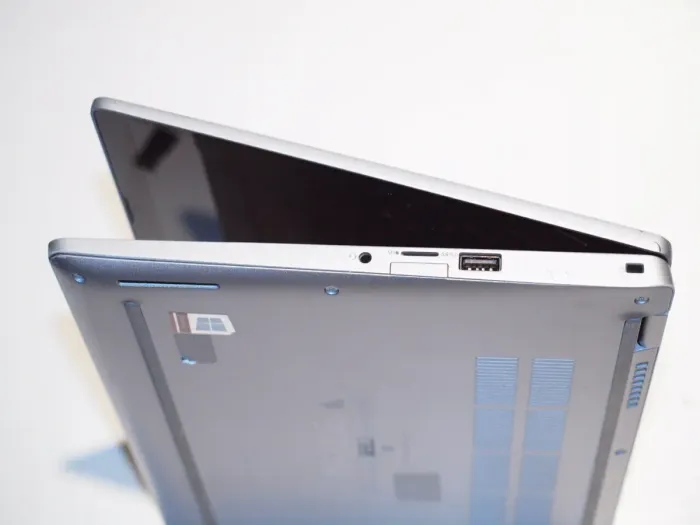 Ультрабук-трансформер Б-класс Dell Latitude 5310 2-in-1 / 13.3" (1920x1080) IPS Touch / Intel Core i7-10810U (6 (12) ядра по 1.1 - 4.9 GHz) / 16 GB DDR4 / 512 GB SSD / Intel UHD Graphics / WebCamб/в - зображення 5