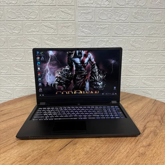 Ігровий ноутбук Clevo Lambda P960RF / 15.6" (1920x1080) IPS / Intel Core i7-9750H (6 (12) ядер по 2.6 - 4.5 GHz) / 16 GB DDR4 / 1000 GB SSD / nVidia GeForce RTX 2070 Max-Q, 8 GB GDDR6, 256-bit / WebCam б/в - зображення 2