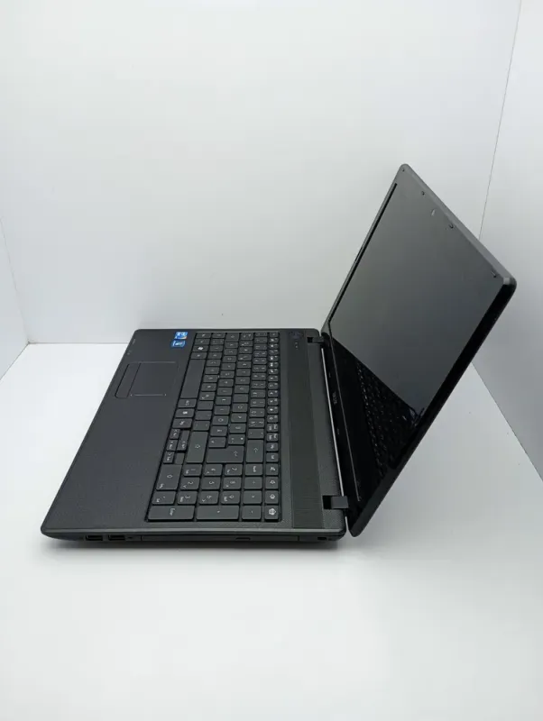 Ноутбук Acer TravelMate 5742 / 15.6" (1366x768) TN / Intel Core i3-380M (2 (4) ядра по 2.53 GHz) / 6 GB DDR3 / 320 GB HDD / Intel HD Graphics / WebCam б/в - зображення 4