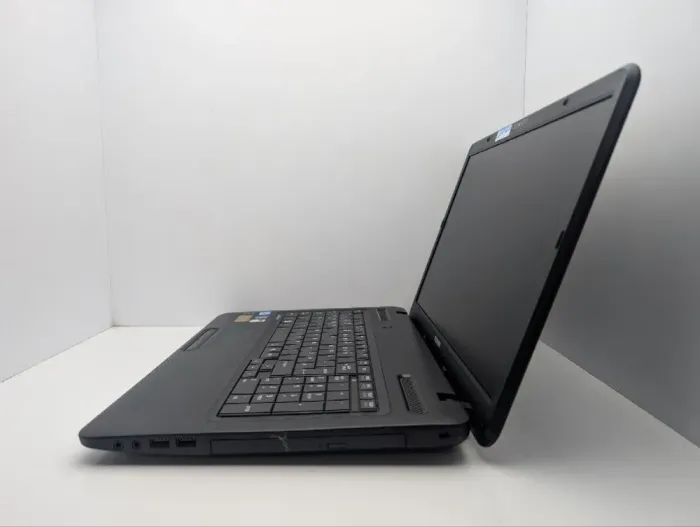 Ноутбук Toshiba Satellite Pro L770 / 17.3" (1600x900) TN / Intel Core i3-2330M (2 (4) ядра по 2.2 GHz) / 6 GB DDR3 / 500 GB HDD / Intel HD Graphics 3000 / WebCam / DVD-ROM б/в - зображення 5