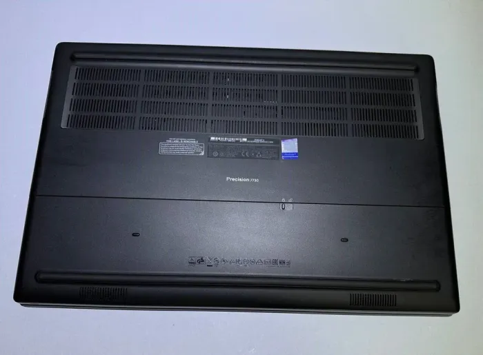 Мобільна робоча станція Dell Precision 7730 / 17.3" (1920x1080) IPS / Intel Core i7-8750H (6 (12) ядер по 2.2 - 4.1 GHz) / 64 GB DDR4 / 256 GB SSD + 256 GB SSD / AMD Radeon Pro WX 7100, 8 GB GDDR5, 256-bit / WebCam / HDMI б/в - зображення 5