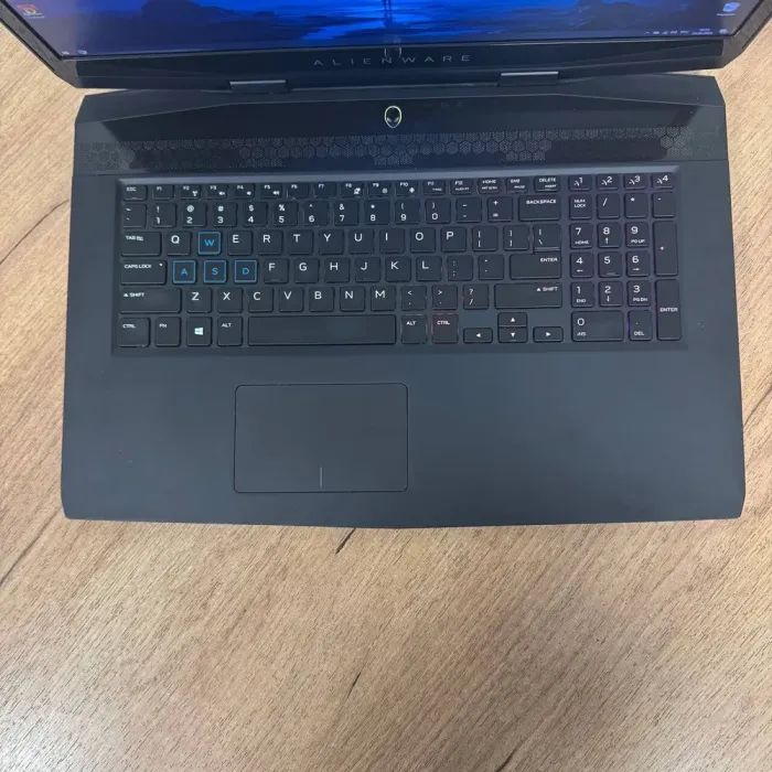 Ігровий ноутбук Б-клас Dell Alienware m17 / 17.3" (1920x1080) IPS / Intel Core i7-8750H (6 (12) ядер по 2.2 - 4.1 GHz) / 16 GB DDR4 / 128 GB SSD M.2 + 1000 GB HDD / nVidia GeForce RTX 2070 Max-Q, 8 GB GDDR6, 256-bit / WebCam б/в - зображення 7