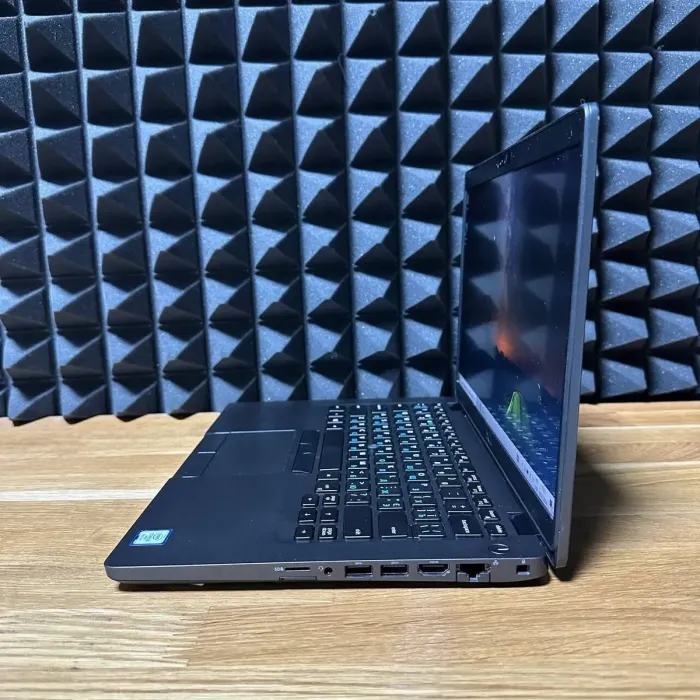 Ультрабук Dell Latitude 5400 / 14" (1920x1080) IPS / Intel Core i5-8265U (4 (8) ядра по 1.6 - 3.9 GHz) / 8 GB DDR4 / 256 GB SSD / Intel UHD Graphics / WebCam б/в - зображення 4