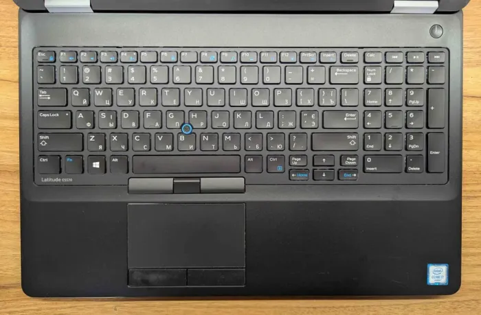 Ноутбук Dell Latitude E5570 / 15.6" (1920x1080) IPS / Intel Core i7-6600U (2 (4) ядра по 2.6 - 3.4 GHz) / 16 GB DDR4 / 500 GB SSD / AMD Radeon R7 M360, 2 GB DDR3, 64-bit / WebCam / Windows 10 б/в - зображення 3