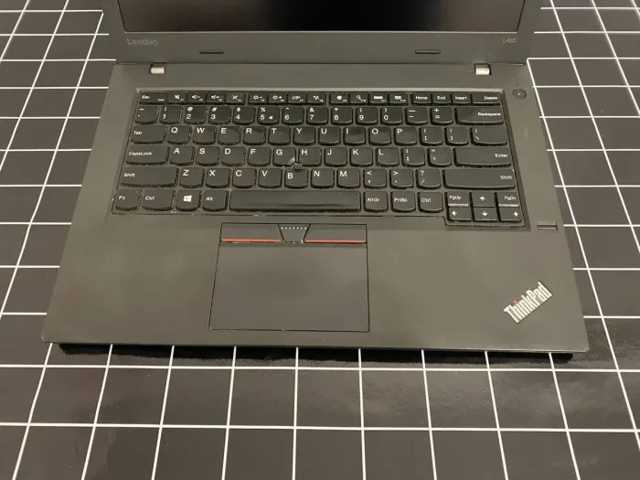 Ноутбук Б-клас Lenovo ThinkPad L460 / 14" (1920x1080) IPS / Intel Core i3-6100U (2 (4) ядра по 2.3 GHz) / 4 GB DDR4 / 192 GB SSD / Intel HD Graphics 520 / WebCam / miniDP б/в - зображення 4