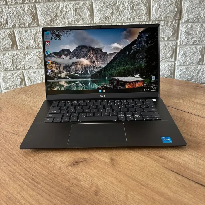 Ультрабук Б-клас Dell Vostro 5402 / 14" (1920x1080) IPS / Intel Core i5-1135G7 (4 (8) ядра по 2.4 - 4.2 GHz) / 8 GB DDR4 / 256 GB SSD NVMe / Intel Iris Xe Graphics / WebCam б/в - зображення 2