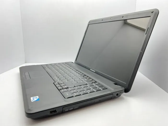 Ноутбук Lenovo G550 / 15.6" (1366x768) TN / Intel Pentium T4400 (2 ядра по 2.2 GHz) / 4 GB DDR3 / 160 GB HDD / Intel GMA 4500M Graphics / WebCam / АКБ не тримає б/в - зображення 4
