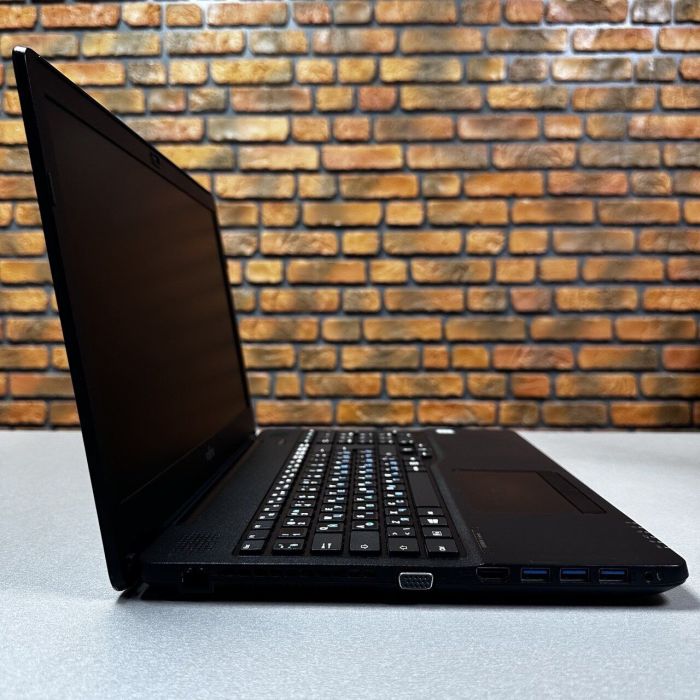 Ноутбук Fujitsu LifeBook A556 / 15.6" (1366x768) TN / Intel Core i5-6200U (2 (4) ядра по 2.3 - 2.8 GHz) / 8 GB DDR4 / 256 GB SSD / Intel HD Graphics 520 / WebCam б/в - зображення 4