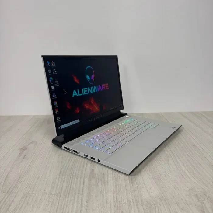 Ігровий ноутбук Б-класу Dell Alienware m15 R3 / 15,6" (1920x1080) IPS / Intel Core i7-10750H (6 (12) ядер по 2,6 - 5,0 ГГц) / 16 ГБ DDR4 / 256 ГБ SSD / nVidia GeForce RTX 2070 Super, 8 ГБ GDDR6, 256-біт б/в - зображення 5