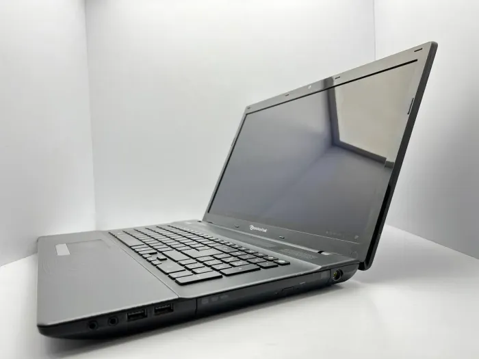Ноутбук Б-клас Packard Bell LK11BZ / 17.3" (1600x900) TN / AMD E-300 (2 ядра по 1.3 GHz) / 4 GB DDR3 / 240 GB SSD / AMD Radeon HD 6310 Graphics / WebCam б/в - зображення 4