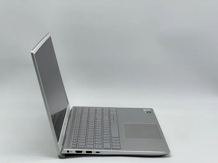 Ігровий ультрабук Б-класу Dell Inspiron 15 7501 / 15,6" (1920x1080) IPS / Intel Core i7-10750H (6 (12) ядер по 2,6 - 5,0 ГГц) / 16 ГБ DDR4 / 240 ГБ SSD / nVidia GeForce GTX 1650, 4 ГБ GDDR6, 128-біт / WebCam б/в - зображення 3