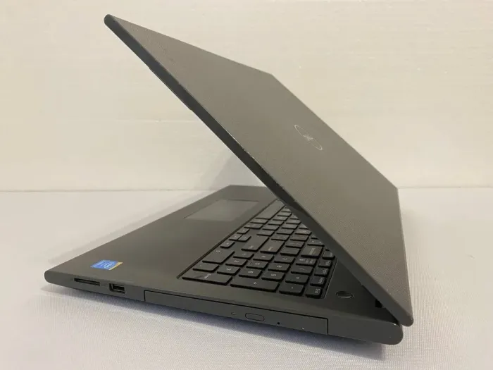 Ноутбук Б-клас Dell Vostro 3546 / 15.6" (1366x768) TN / Intel Core i3-4005U (2 (4) ядра по 1.7 GHz) / 8 GB DDR3 / 128 GB SSD / Intel HD Graphics 4400 / WebCam / DVD-ROM б/в - зображення 7