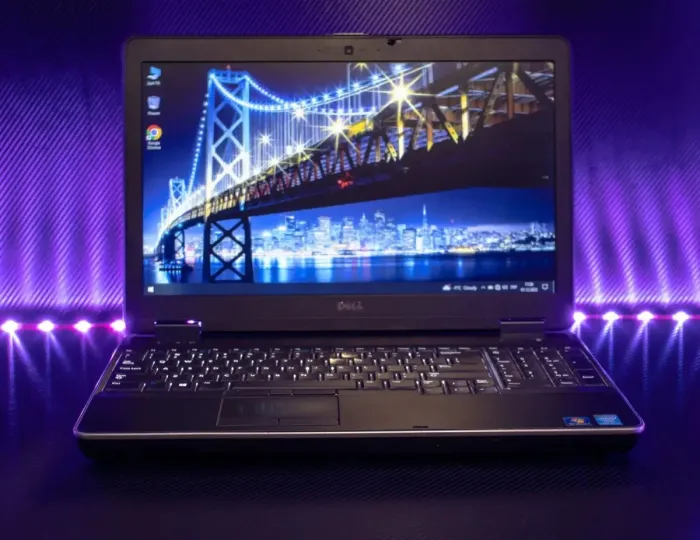 Ноутбук Б-клас Dell Latitude E6540 / 15.6" TN / Core i5-4300M (2 4) ядра по 2.6  .3 Hz) / 4GB DDR3 / 120GB SSD / HD Graphics 4600 / WebCam  б/в - зображення 2