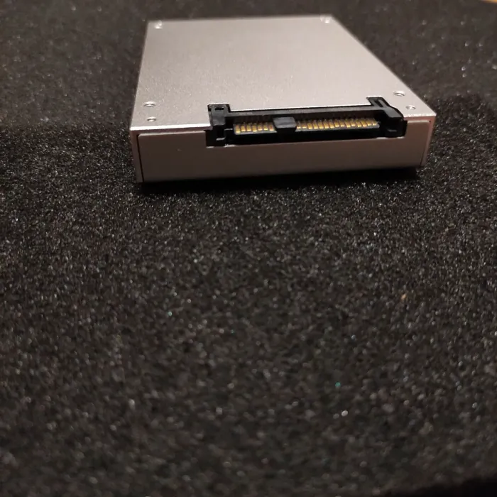 Твердотільний накопичувач SSD Hewlett Packard Enterprise DOPM3840S5xnNMRI / 2.5" / 3840 GB / SAS / eMLC б/в - зображення 4