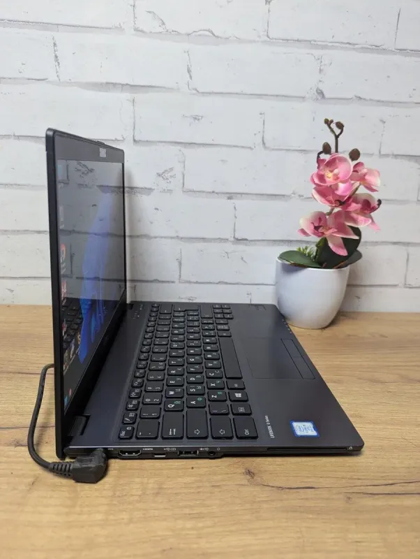 Ультрабук Б-клас Fujitsu LifeBook U938 / 13.3" (1920x1080) TN / Intel Core i5-8350U (4 (8) ядра по 1.7 - 3.6 GHz) / 8 GB DDR4 / 128 GB SSD / Intel UHD Graphics 620 / WebCam / Без АКБ б/в - зображення 5