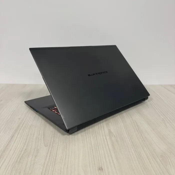 Ігровий ноутбук Eluktronics 17 N870HK / 17.3" (1920x1080) IPS / Intel Core i7-7700HQ (4 (8) ядра по 2.8 - 3.8 GHz) / 16 GB DDR4 / 512 GB SSD NVMe / nVidia GeForce GTX 1050 Ti, 4 GB GDDR5, 128-bit / WebCam б/в - зображення 6
