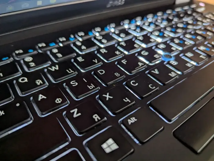 Ультрабук Dell Latitude E7470 / 14" (1600x900) TN / Intel Core i5-6300U (2 (4) ядра по 2.4 - 3.0 GHz) / 8 GB DDR4 / 240 GB SSD / Intel HD Graphics 520 / HDMI / WebCam / Windows 10 б/в - зображення 6