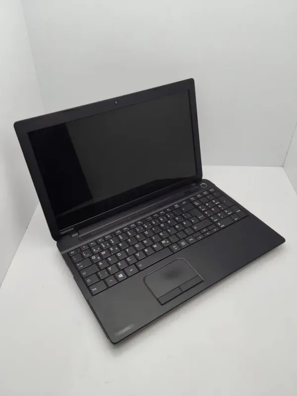 Ноутбук Toshiba C50 / 15.6" (1366x768) TN / AMD E1-2100 (2 ядра по 1.0 GHz) / 6 GB DDR3 / 120 GB SSD / AMD Radeon HD 8330 Graphics / WebCam б/в - зображення 3