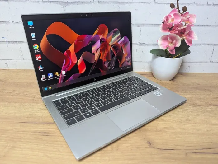Ультрабук Б-клас HP EliteBook 830 G7 / 13.3" (1920x1080) IPS / Intel Core i5-10310U (4 (8) ядра по 1.7 - 4.4 GHz) / 16 GB DDR4 / 256 GB SSD / Intel UHD Graphics / WebCam б/в - зображення 4