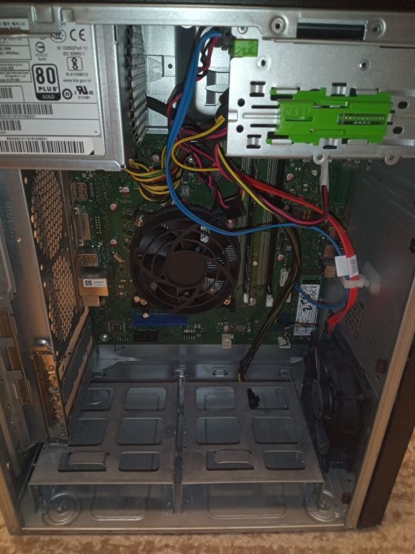 ПК Б-клас Fujitsu Esprimo P558 E85+ Tower / Intel Core i3-8300 (4 ядер по 3.7 GHz) / 8 GB DDR4 / 256 GB SSD NVMe / Intel UHD Graphics 630 б/в - зображення 5