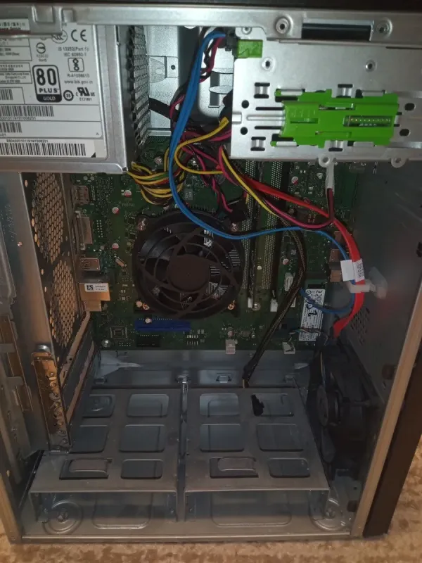 ПК Б-клас Fujitsu Esprimo P558 E85+ Tower / Intel Core i3-8300 (4 ядер по 3.7 GHz) / 8 GB DDR4 / 256 GB SSD NVMe / Intel UHD Graphics 630 б/в - зображення 5