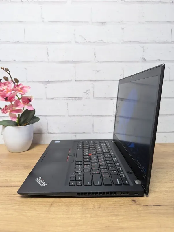Ультрабук Lenovo ThinkPad T490s / 14" (1920x1080) TN Touch / Intel Core i5-8265U (4 (8) ядра по 1.6 - 3.9 GHz) / 8 GB DDR4 / 256 GB SSD / Intel UHD Graphics / WebCam б/в - зображення 4