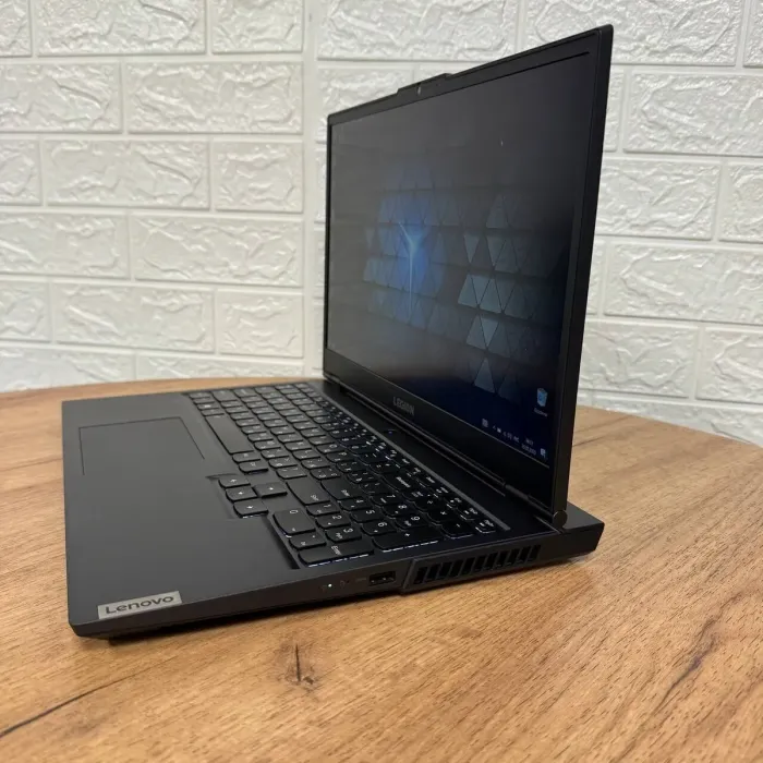 Ігровий ноутбук Lenovo Legion 5 15IMH6 / 15.6" (1920x1080) IPS / Intel Core i5-10500H (6 (12) ядер по 2.5 - 4.5 GHz) / 8 GB DDR4 / 512 GB SSD / nVidia GeForce RTX 3050, 4 GB GDDR6, 128-bit / WebCam б/в - зображення 5